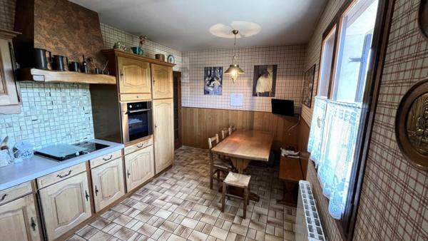 Superbe villa de 189 m² , sur terrain clos et arboré de 2 036 m²