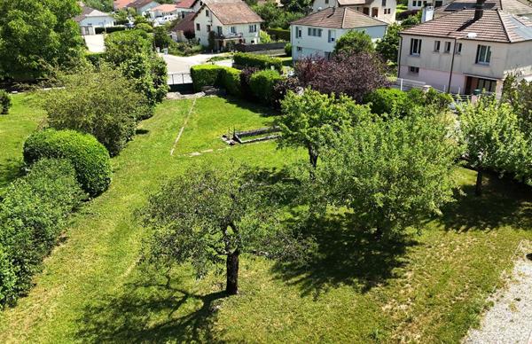 Superbe villa de 189 m² , sur terrain clos et arboré de 2 036 m²