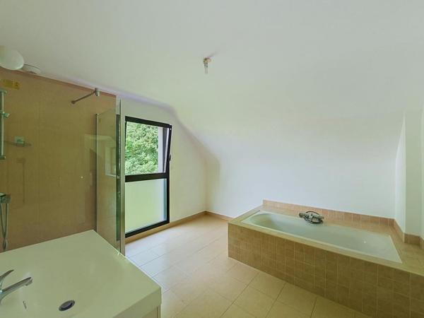 LARMOR-PLAGE : Maison contemporaine avec jardin et garage