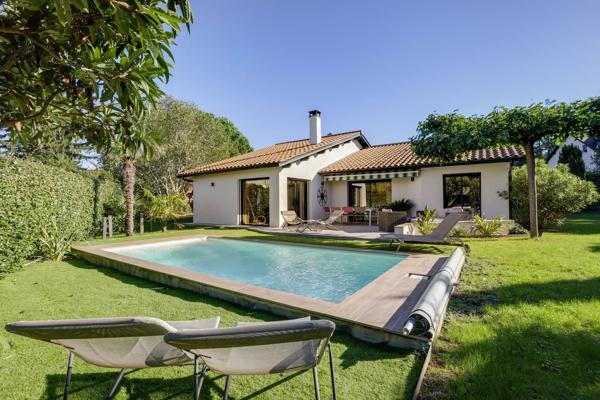 Fleurieu-sur-Saône - Maison rénovée de 177,79 m² - Jardin avec Piscine - Cave à vins - 5 Chambres