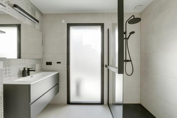 Fleurieu-sur-Saône - Maison rénovée de 177,79 m² - Jardin avec Piscine - Cave à vins - 5 Chambres