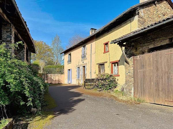 Ensemble  en pierre  , maison d’amis et grange  incluses !