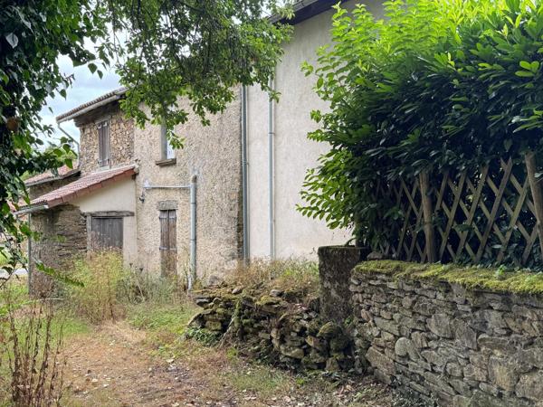 Ensemble  en pierre  , maison d’amis et grange  incluses !