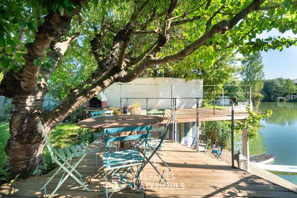 Maison familiale avec jardin et plan d’eau privé