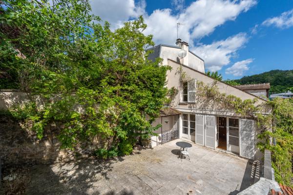 Maison
         9 pièces
        - 244 m² 1 690 000 € *
