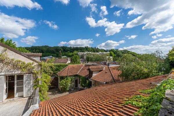 Maison
         9 pièces
        - 244 m² 1 690 000 € *
