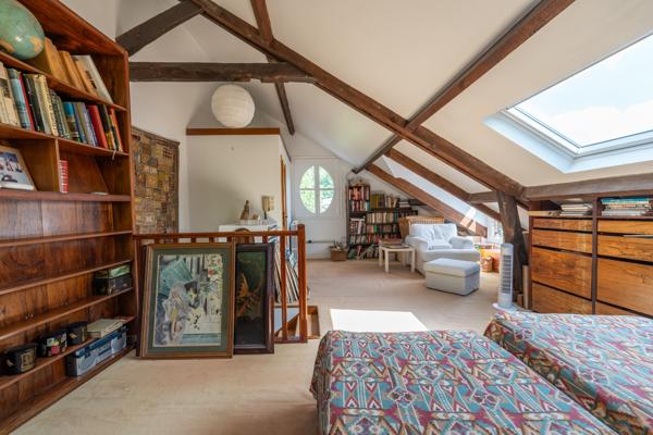 Maison
         9 pièces
        - 244 m² 1 690 000 € *