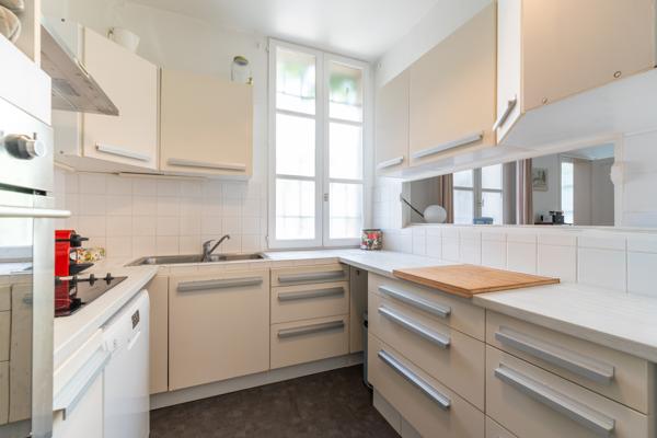 Maison
         9 pièces
        - 244 m² 1 690 000 € *