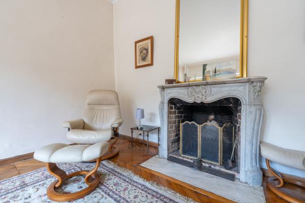 Maison
         9 pièces
        - 244 m² 1 690 000 € *