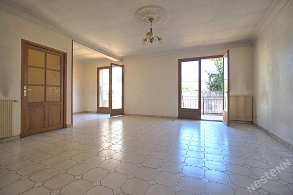 AGEN CENTRE - Maison de ville de 150 m² de type 4 avec terrasse, jardin et cave.