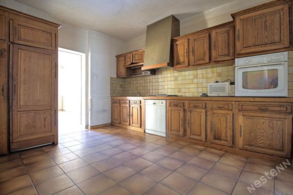 AGEN CENTRE - Maison de ville de 150 m² de type 4 avec terrasse, jardin et cave.