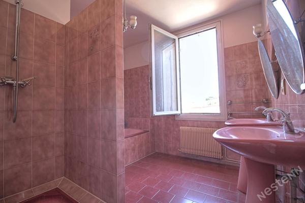 AGEN CENTRE - Maison de ville de 150 m² de type 4 avec terrasse, jardin et cave.