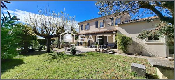 bâtisse familiale 218 m2,6 chambres, avec piscine