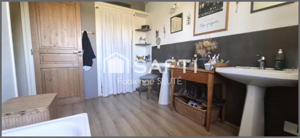 bâtisse familiale 218 m2,6 chambres, avec piscine