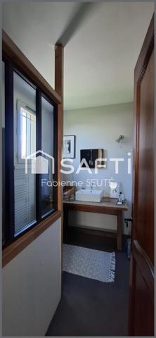 bâtisse familiale 218 m2,6 chambres, avec piscine