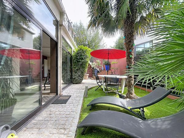 Maison de ville à vendre à Chatou -115 m² - 3 chambres -Terrasse - Garage 624 000 € **  - Référence  V60010397