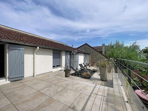 Maison de ville à vendre à Chatou -115 m² - 3 chambres -Terrasse - Garage 624 000 € **  - Référence  V60010397
