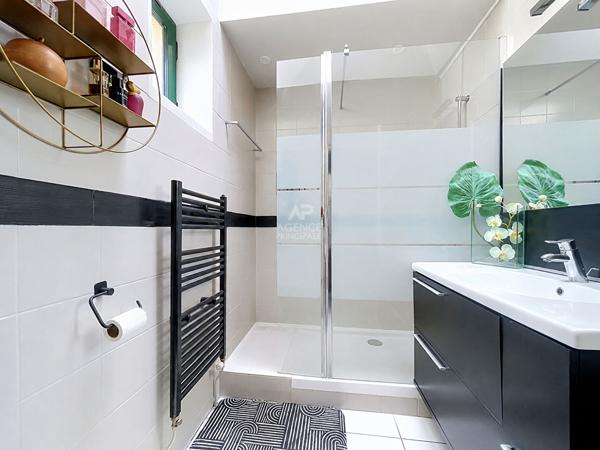 Maison de ville à vendre à Chatou -115 m² - 3 chambres -Terrasse - Garage 624 000 € **  - Référence  V60010397