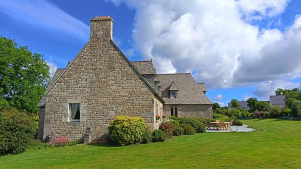 MAISON BRETONNE DE CHARME 310 m² AVEC 2 HECTARES , LANDIVISIAU , FINISTERE Landivisiau