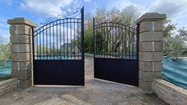 MAISON BRETONNE DE CHARME 310 m² AVEC 2 HECTARES , LANDIVISIAU , FINISTERE Landivisiau