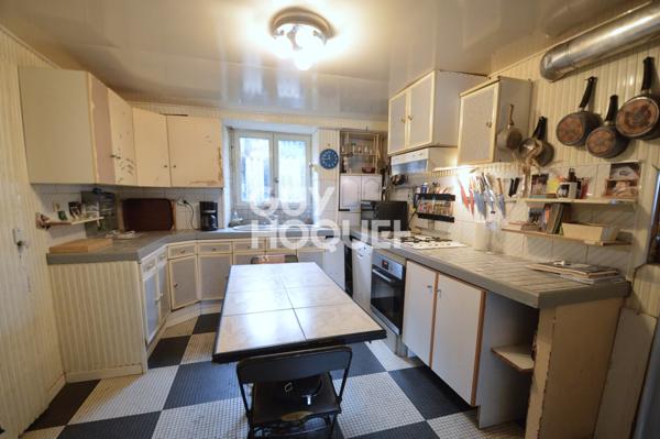 MAISON À VENDRE DE 8 PIÈCES DE 180,00 M²