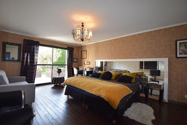 Maison récente à vendre à Quincieux - 5 pièces avec piscine