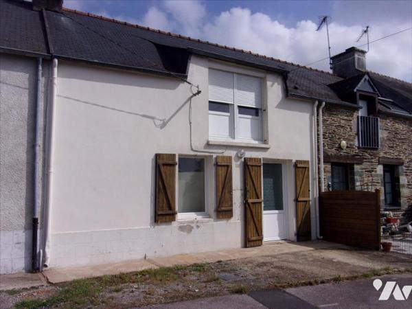 CARENTOIR CENTRE, maison de bourg à vendre.