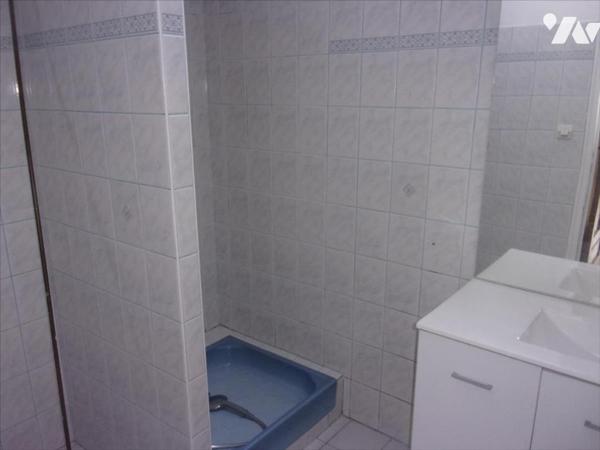 CARENTOIR CENTRE, maison de bourg à vendre.