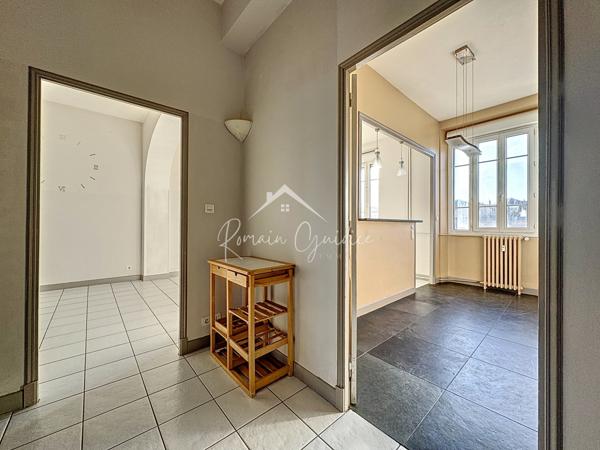 Millau (12100) BEL APPARTEMENT TYPE 3 74 M² AU CALME / AV. CHARLES DE GAULLE