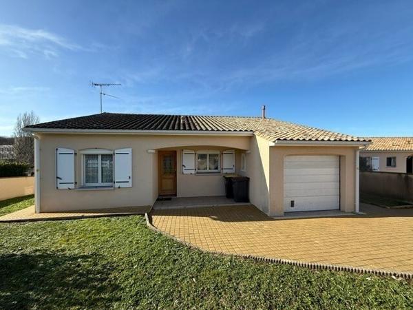 Maison de plain pied 2 chambres avec jardin et garage 163 000 € H.A.I.*