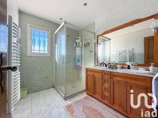 Maison à vendre 5 pièces 197 m² Saint-Victoret