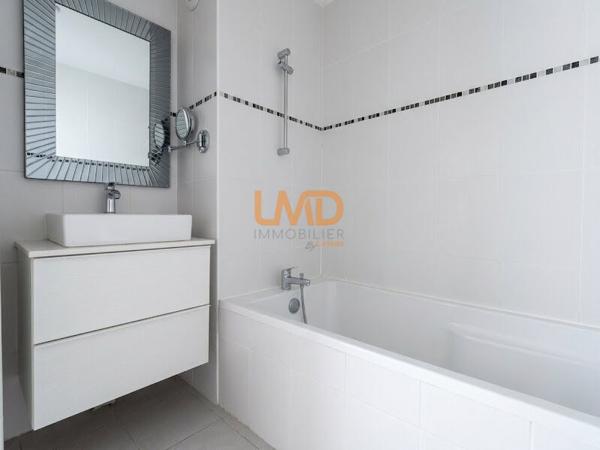 T3 terrasse 34 m², parking, tram à pied – 1er achat / invest