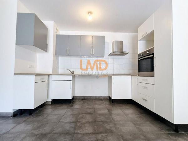 T3 terrasse 34 m², parking, tram à pied – 1er achat / invest