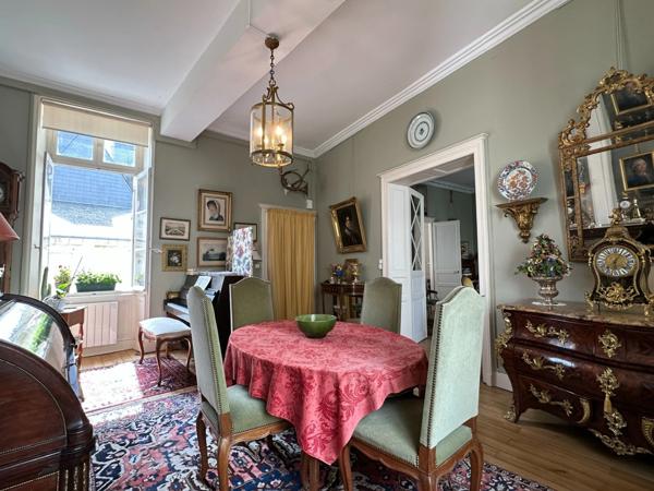 SAUMUR Centre-ville Historique, A 100m de la Place Saint Pierre, Appartement de style.