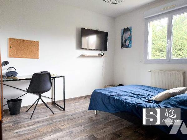 Maison familiale 168 m², 5 chambres, sous-sol total, garage, terrain 463 m². Proche écoles.