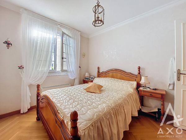 Maison familiale 4 chambres avec véranda et parc paysagé