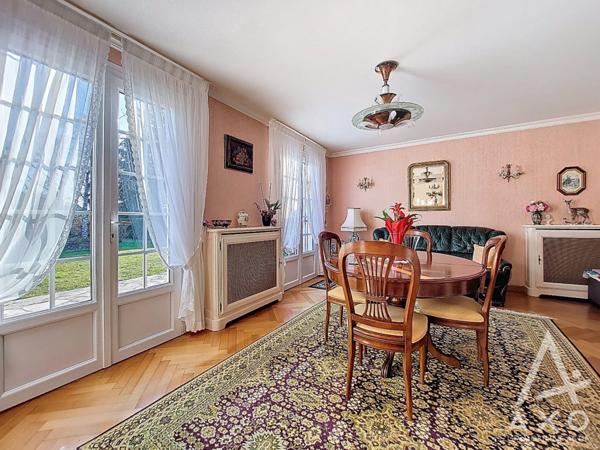 Maison familiale 4 chambres avec véranda et parc paysagé