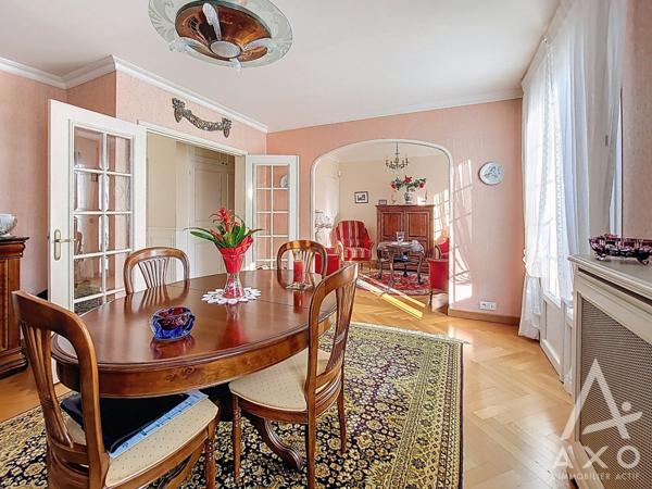 Maison familiale 4 chambres avec véranda et parc paysagé