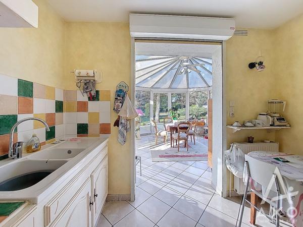 Maison familiale 4 chambres avec véranda et parc paysagé