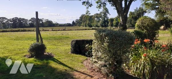 Maison à la campagne 10 pièces dont 4 chambres avec dépendances et terrain