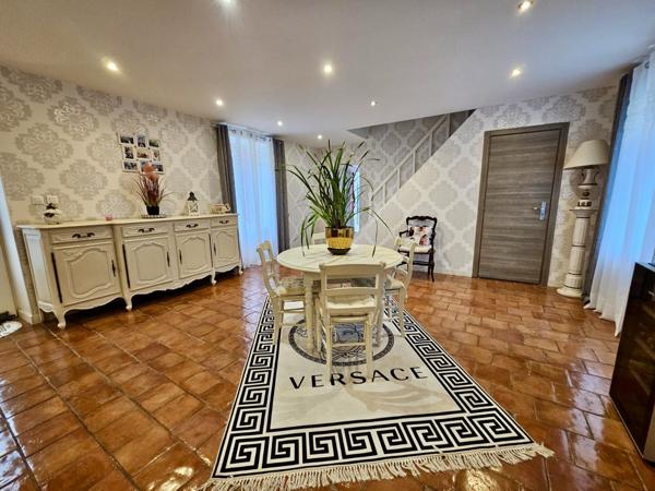 Fontaine-le-Comte (86240) Maison de charme en pierre avec piscine FONTAINE LE COMTE