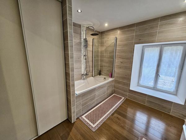 Fontaine-le-Comte (86240) Maison de charme en pierre avec piscine FONTAINE LE COMTE