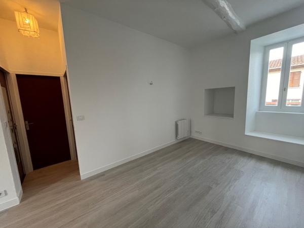 A louer Appartement refait à neuf Mont De Marsan 2 chambres et cellier