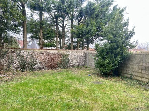 Appartement en rdc avec grand jardin privatif et garage.