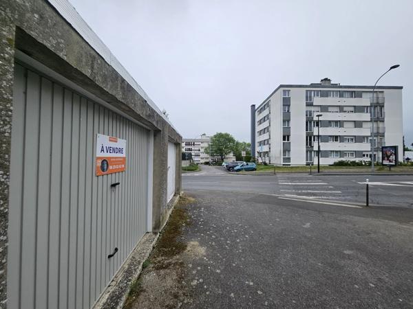GARAGE DISPONIBLE !