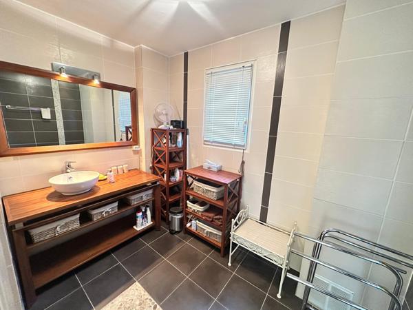 Cogolin (83310) VILLA 3 CHAMBRES- PISCINE