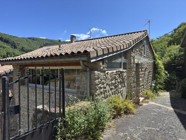 Maison en pierre rénovée – Meublée à Thueyts (07)