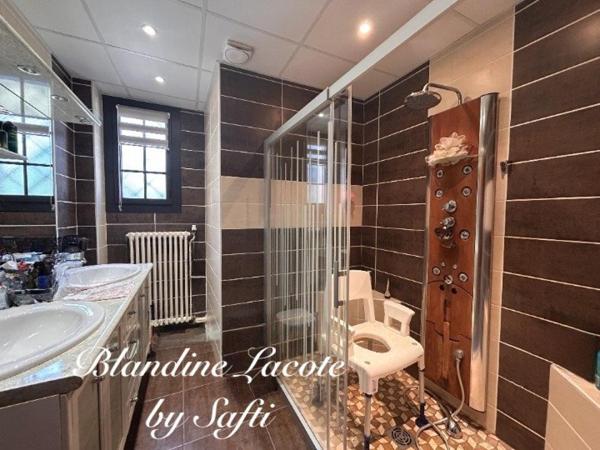 Spacieux pavillon de 188m2, proche des commodités