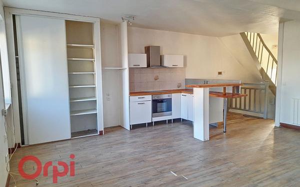 Immeuble à vendre    3 pièces •  Saint-Cosme-en-Vairais