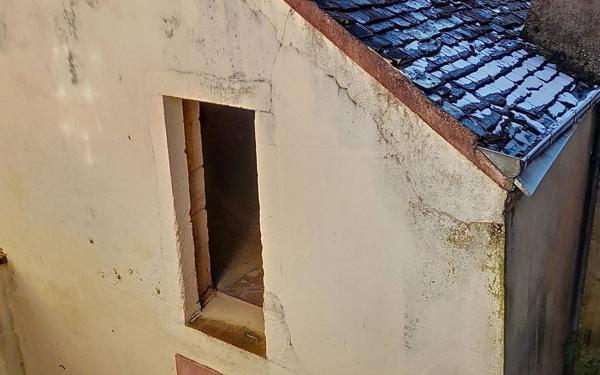 Immeuble à vendre    3 pièces •  Saint-Cosme-en-Vairais